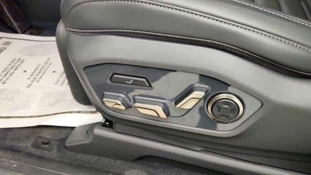 2024 Kia EV9 Land AWD with 2nd Row VIP Relaxation Package - 23030395 - 11