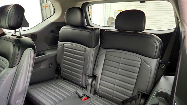 2024 Kia EV9 Land AWD with 2nd Row VIP Relaxation Package - 23030395 - 22