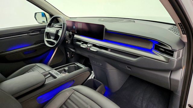 2024 Kia EV9 Land AWD with 2nd Row VIP Relaxation Package - 23030395 - 25