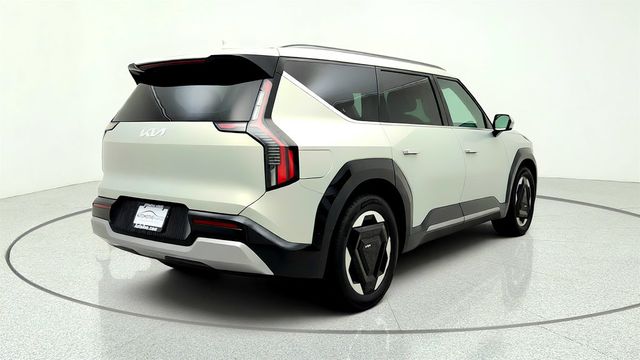 2024 Kia EV9 Land AWD with 2nd Row VIP Relaxation Package - 23030395 - 4