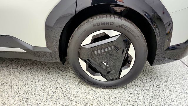 2024 Kia EV9 Land AWD with 2nd Row VIP Relaxation Package - 23030395 - 8
