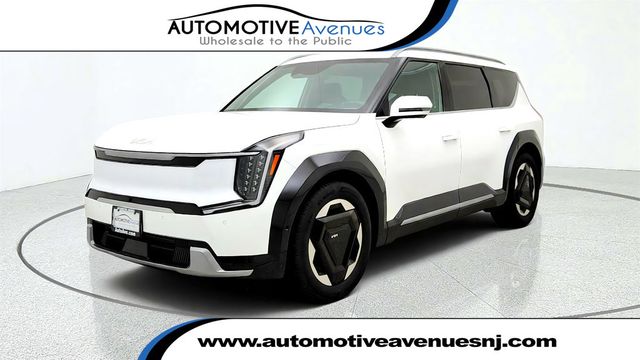 2024 Kia EV9 Land AWD w/ Relaxation Package - 23075489 - 0