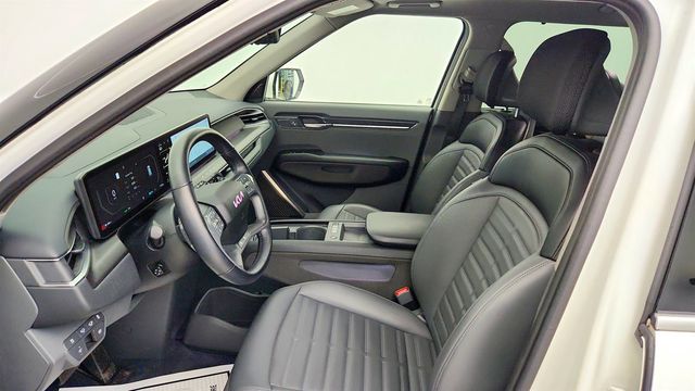 2024 Kia EV9 Land AWD w/ Relaxation Package - 23075489 - 17