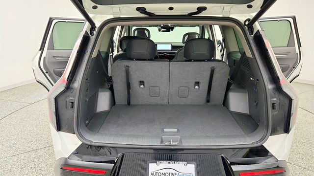 2024 Kia EV9 Land AWD w/ Relaxation Package - 23075489 - 18