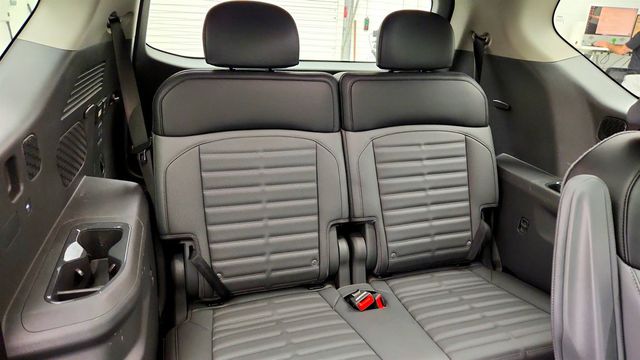 2024 Kia EV9 Land AWD w/ Relaxation Package - 23075489 - 19