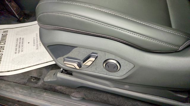 2024 Kia EV9 Light Short Range w/ 3rd Row Seating & Panoramic Digital Display - 22998001 - 10