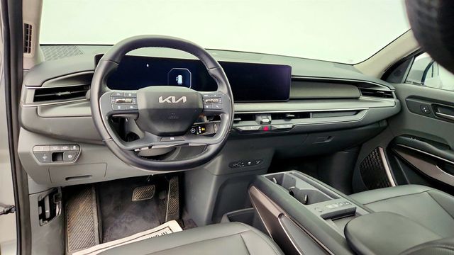 2024 Kia EV9 Light Short Range w/ 3rd Row Seating & Panoramic Digital Display - 22998001 - 11