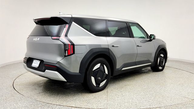 2024 Kia EV9 Light Short Range w/ 3rd Row Seating & Panoramic Digital Display - 22998001 - 4