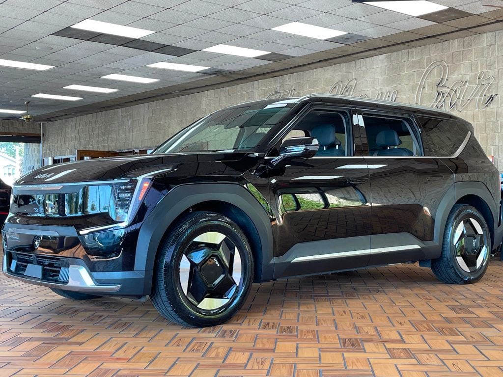 2024 Kia EV9 Wind AWD photo 3