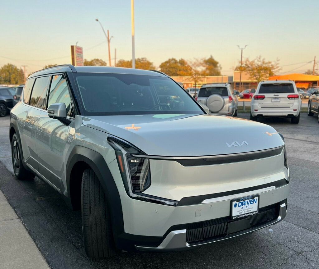 2024 Kia EV9 Wind AWD photo 3
