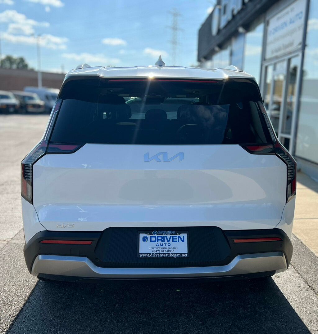 2024 Kia EV9 Wind AWD - 22925714 - 3