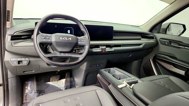 2024 Kia EV9 Wind AWD w/ Triple-Screen Cockpit & Heated Seats - 22993604 - 12