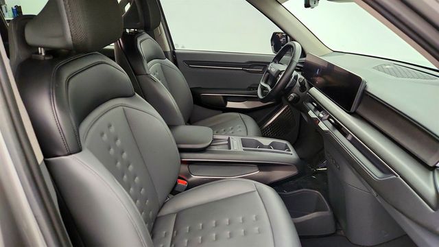2024 Kia EV9 Wind AWD w/ Triple-Screen Cockpit & Heated Seats - 22993604 - 24