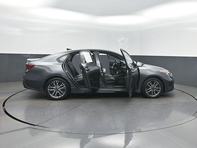 2024 Kia Forte GT-Line IVT - 22982165 - 35