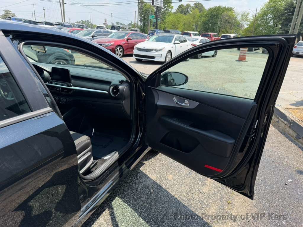 2024 Kia Forte LX IVT - 23017812 - 11