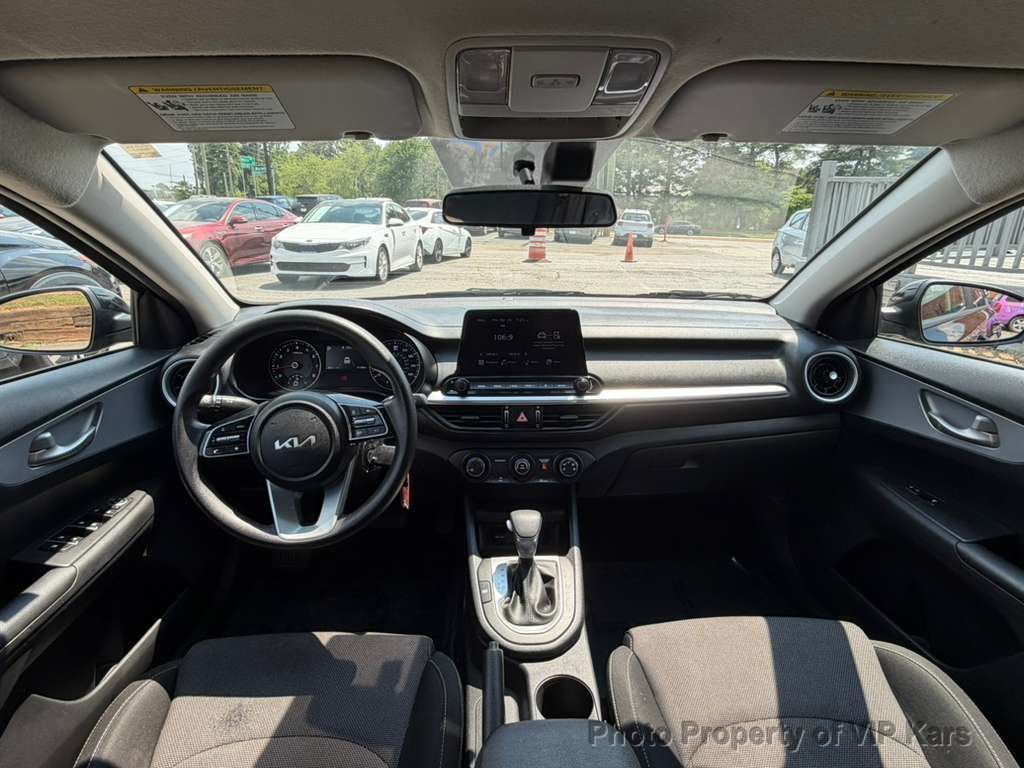 2024 Kia Forte LX IVT - 23017812 - 12