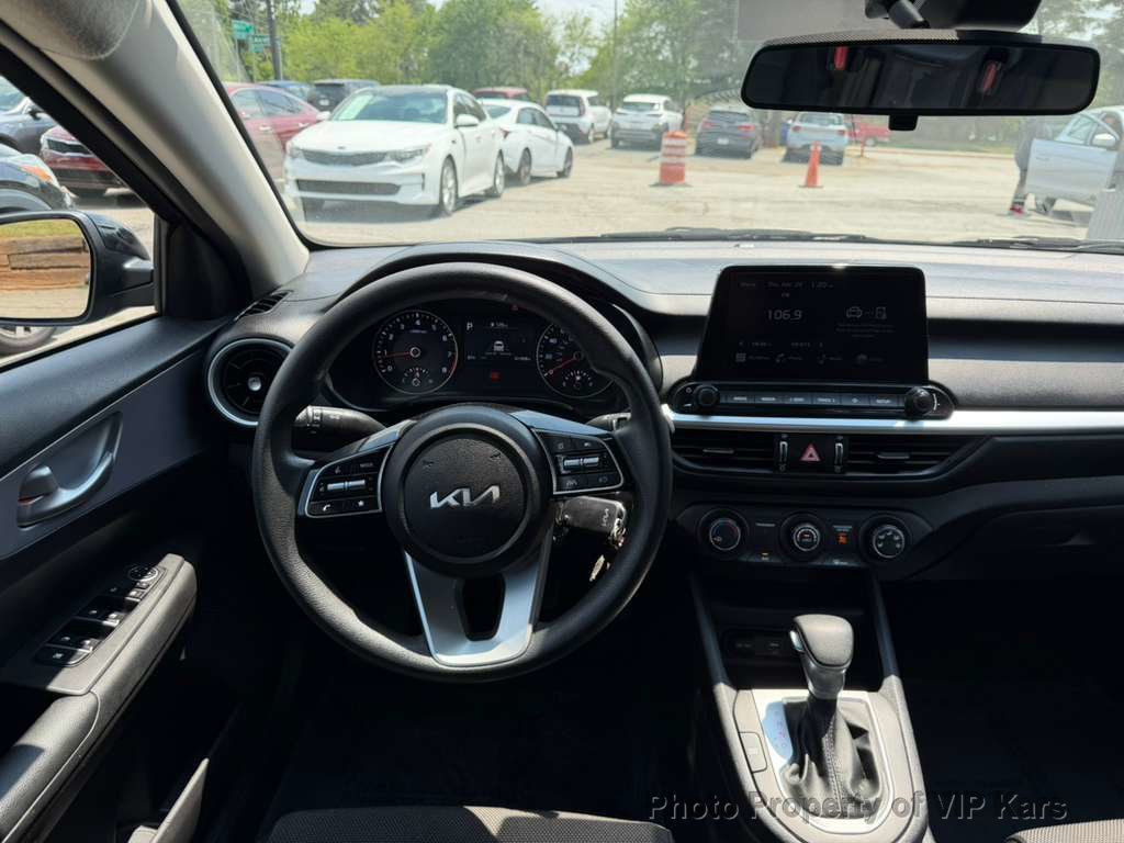 2024 Kia Forte LX IVT - 23017812 - 13