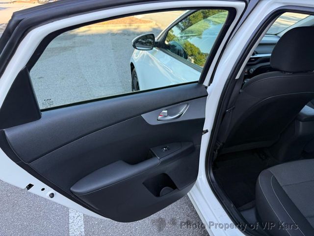 2024 Kia Forte LX IVT - 23028497 - 12