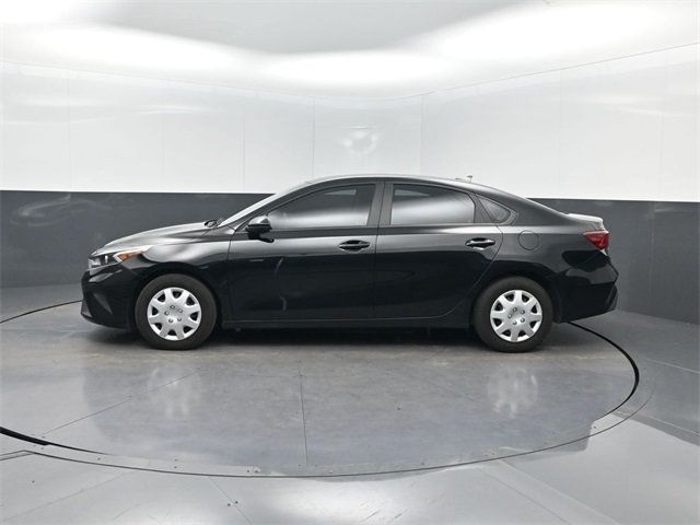 2024 Kia Forte LX photo 2