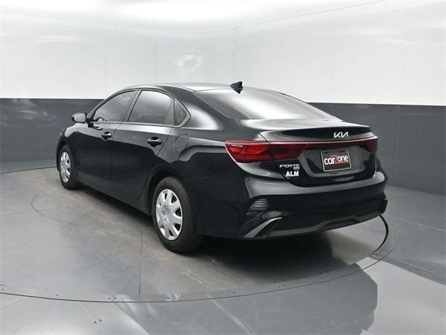 2024 Kia Forte LX photo 3