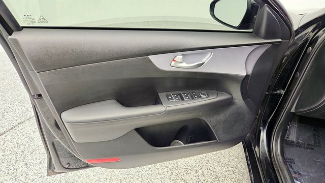 2024 Kia Forte LX IVT - 22971201 - 9