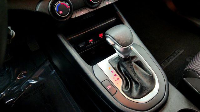 2024 Kia Forte LX IVT - 22971201 - 15