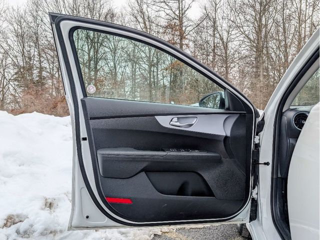 2024 Kia Forte LXS - 22991533 - 9