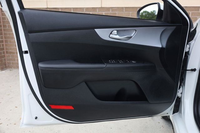 2024 Kia Forte LXS - 23052452 - 11