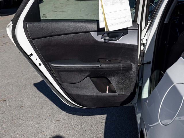 2024 Kia Forte LXS - 23082139 - 13