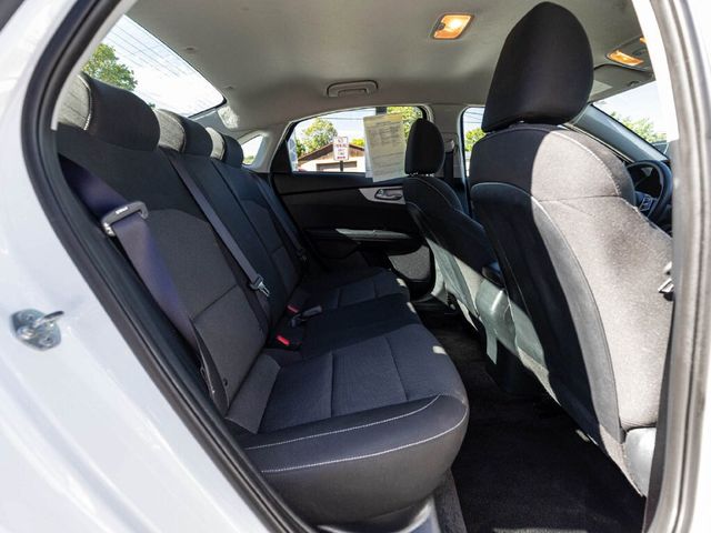 2024 Kia Forte LXS - 23082139 - 29