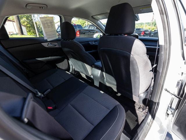 2024 Kia Forte LXS - 23082139 - 30