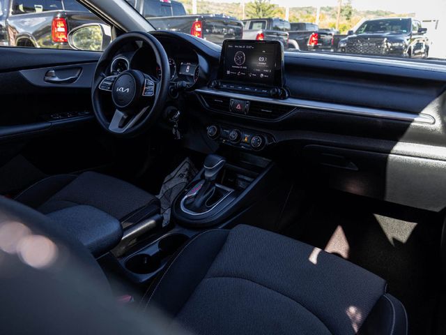 2024 Kia Forte LXS - 23082139 - 32