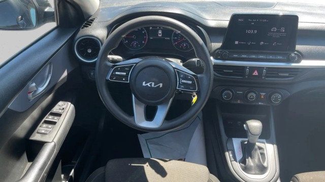 2024 Kia Forte LXS IVT - 23033054 - 17