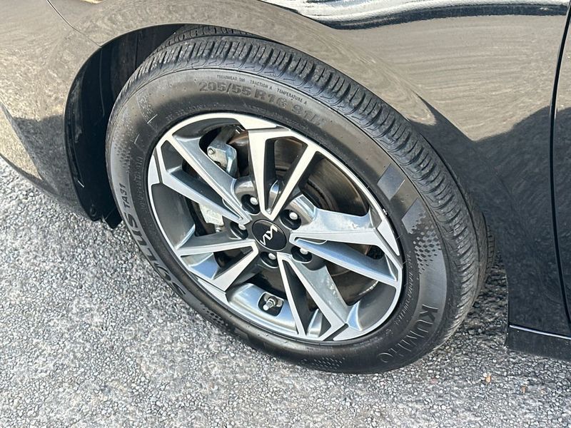 2024 Kia Forte LXS IVT - 22972515 - 11