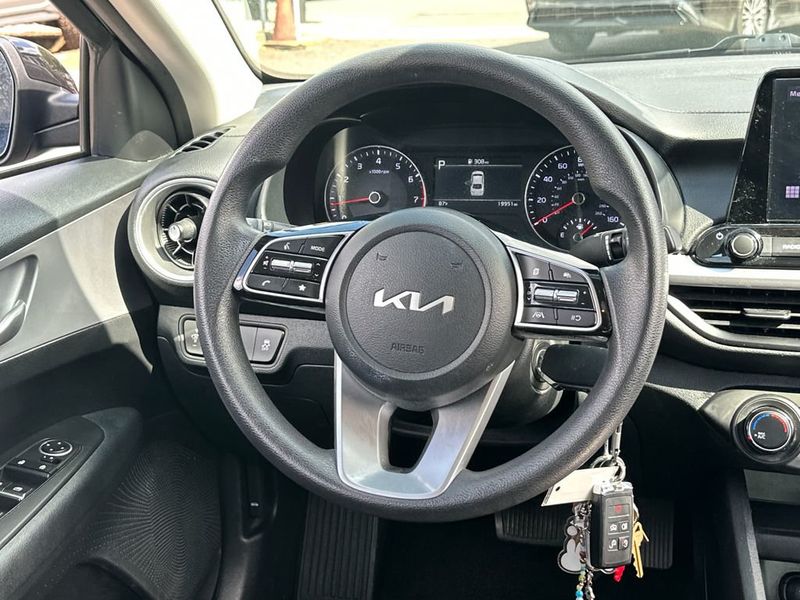 2024 Kia Forte LXS IVT - 22972515 - 17