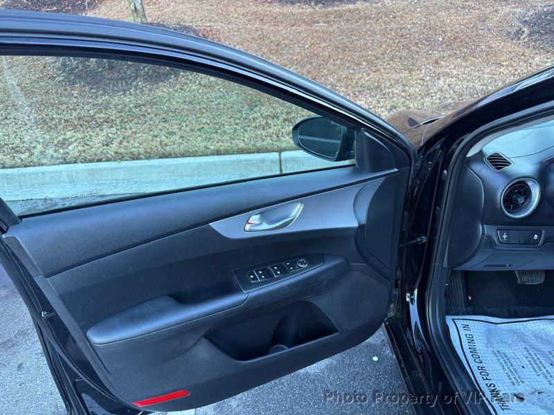 2024 Kia Forte LXS IVT - 22985892 - 15