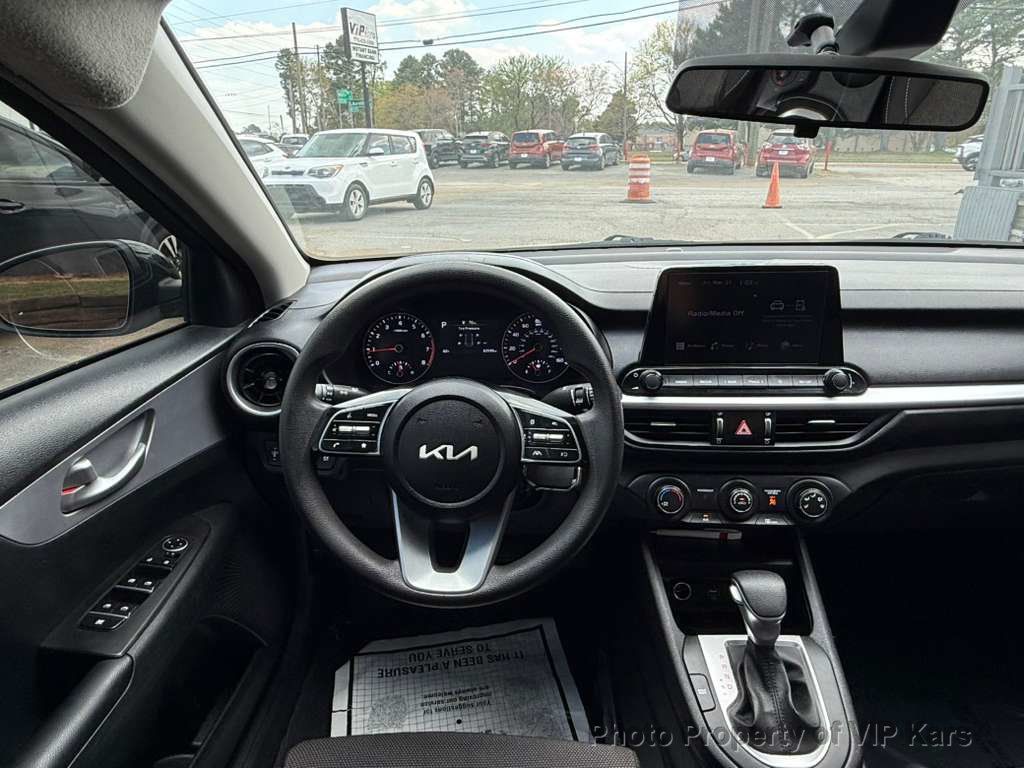 2024 Kia Forte LXS IVT - 23004910 - 13