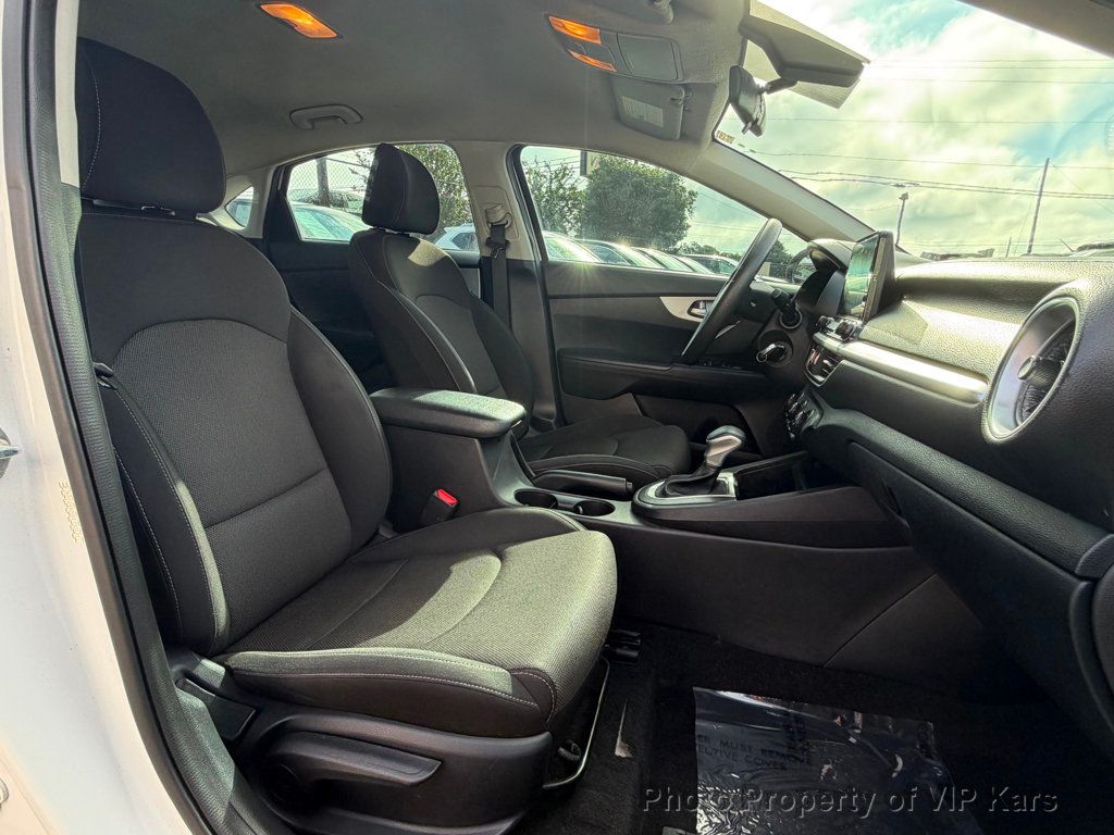 2024 Kia Forte LXS IVT - 23043036 - 17