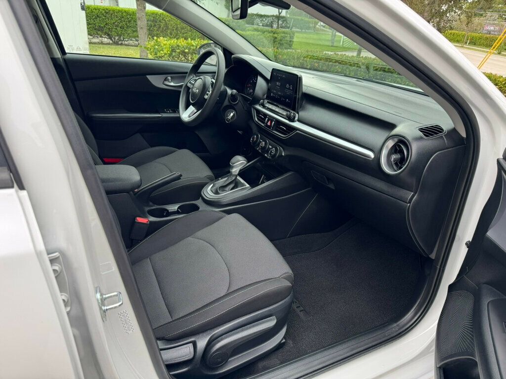2024 Kia Forte LXS IVT - 22972434 - 5