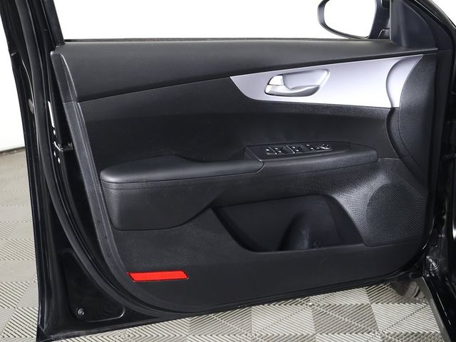 2024 Kia Forte LXS IVT - 22946075 - 19