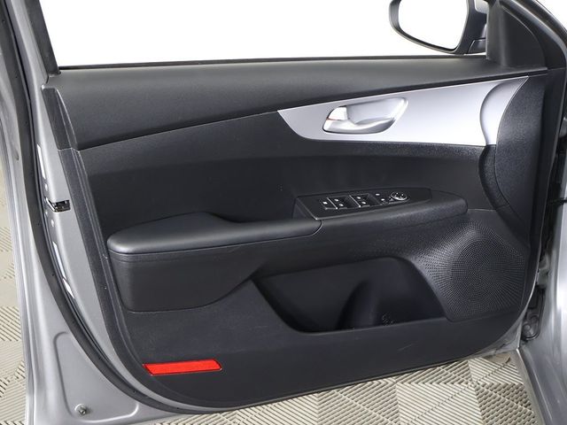 2024 Kia Forte LXS IVT - 22950451 - 19