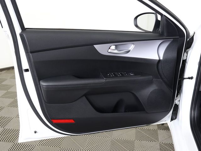 2024 Kia Forte LXS IVT - 22995551 - 19