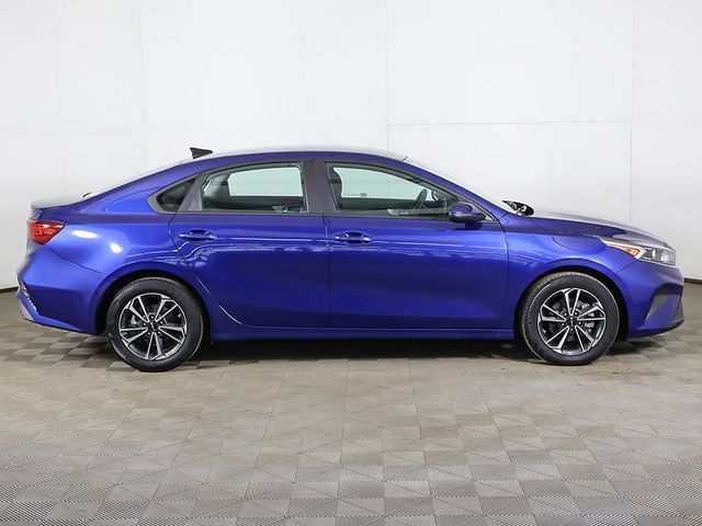 2024 Kia Forte LXS IVT - 22998789 - 16