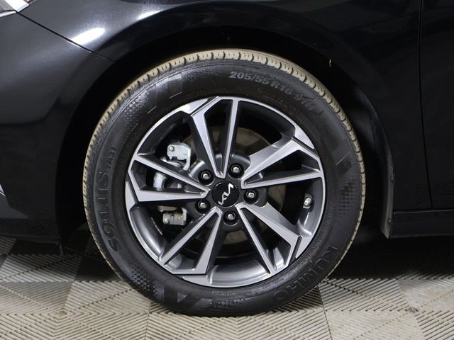 2024 Kia Forte LXS IVT - 23005904 - 18