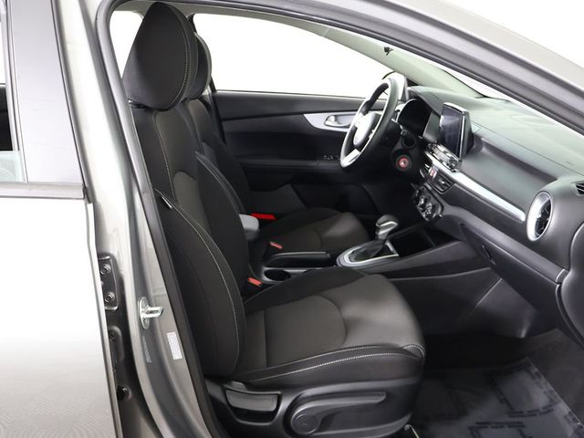 2024 Kia Forte LXS IVT - 23024011 - 29