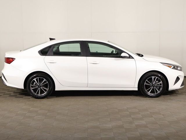 2024 Kia Forte LXS IVT - 23028665 - 16