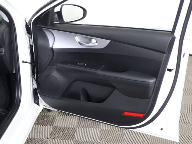 2024 Kia Forte LXS IVT - 23028665 - 21