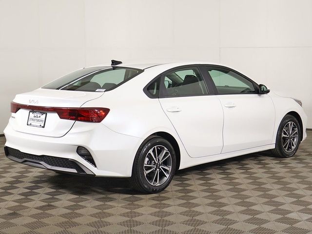 2024 Kia Forte LXS IVT - 23028665 - 8
