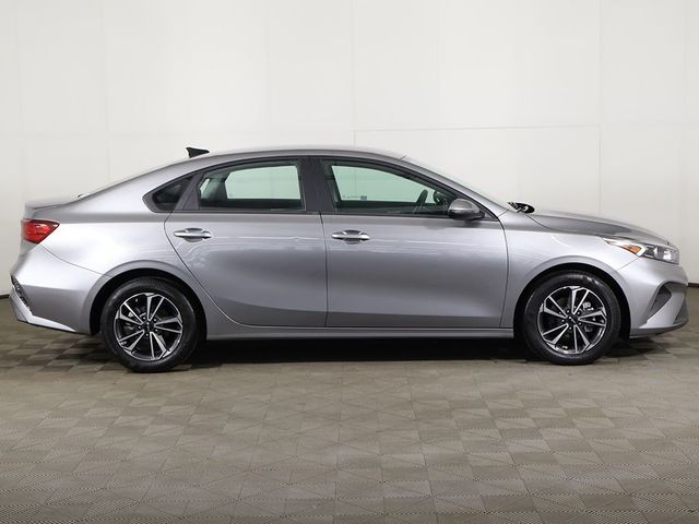2024 Kia Forte LXS IVT - 23035728 - 16