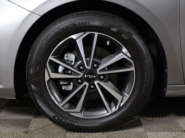 2024 Kia Forte LXS IVT - 23035728 - 19